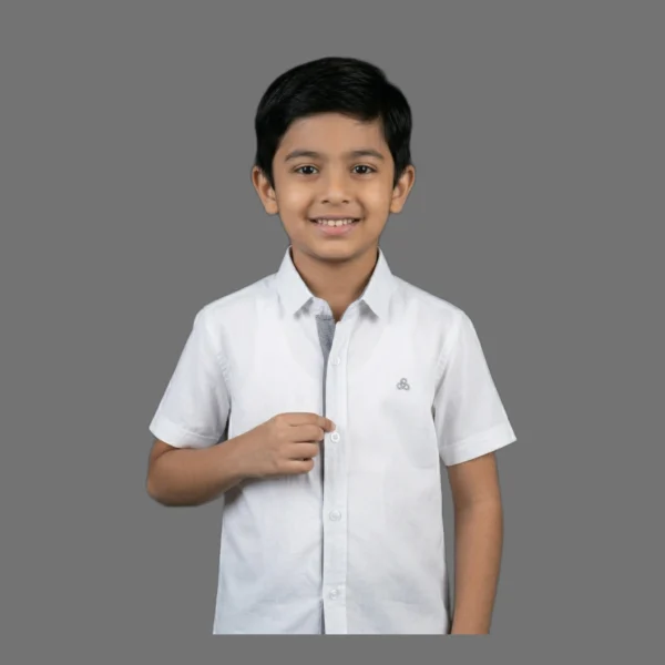 Bright White Essential Short-Sleeve Button-Up Shirt – Classic White Collared Smart Casual Shirt with Contrast Placket